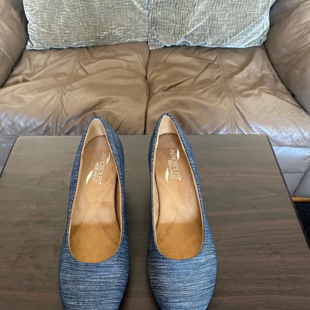 Aerosol denim pump